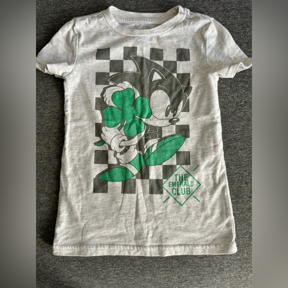 boys gray Sega “Sonic the Hedgehog” St. Patrick’s Day T-shirt - XS